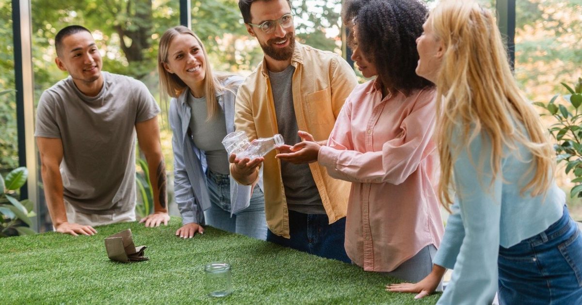 10 roliga teambuilding-lekar och aktiviteter för att stärka ditt team!